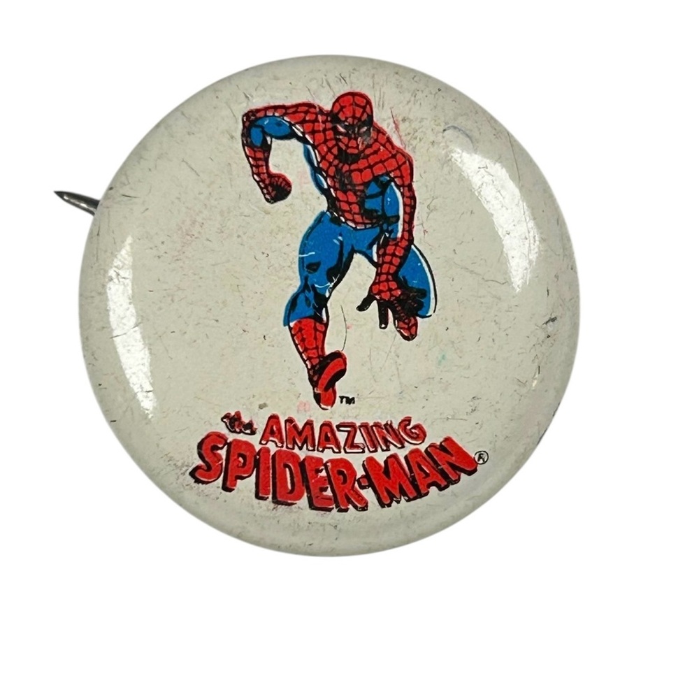 The Amazing Spiderman Button Pin 3/4" Small Size Vintage 1975 Marvel